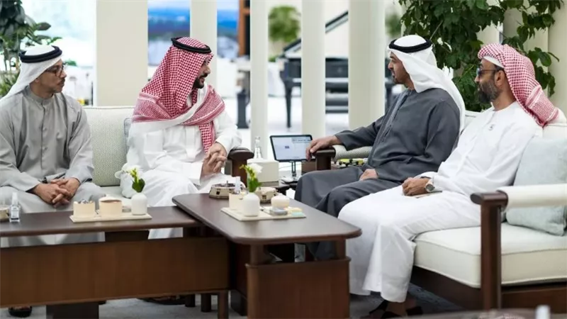 محمد بن زايد وخالد بن سلمان     