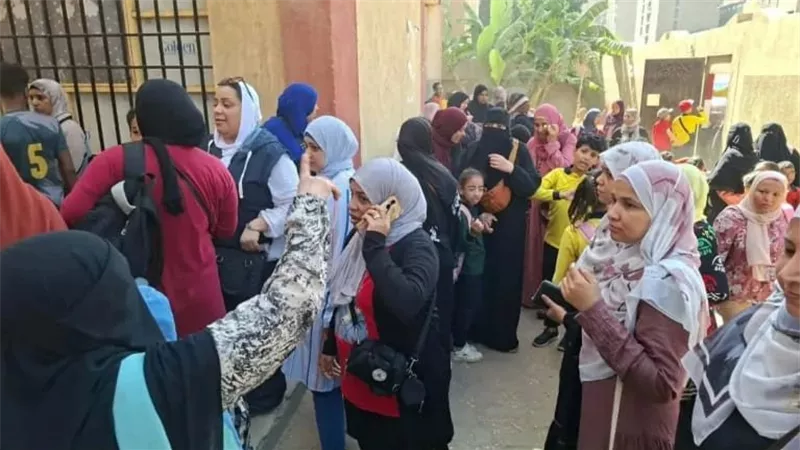 أولياء أمور طلاب مدرسة اللواء الرسمية    
