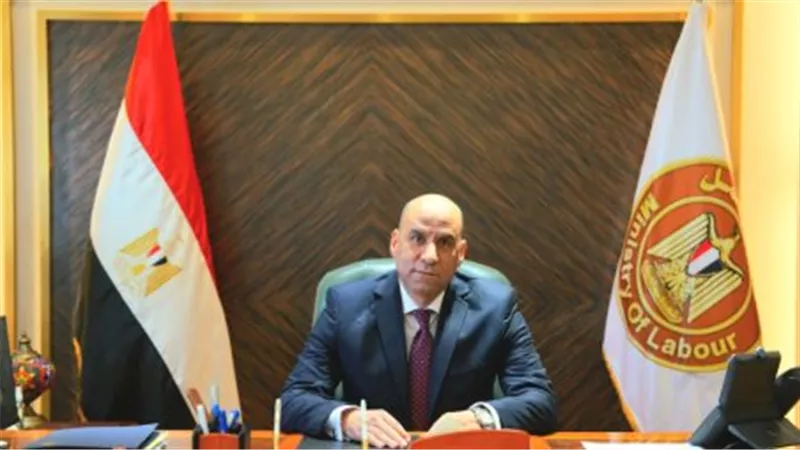 وزير العمل    