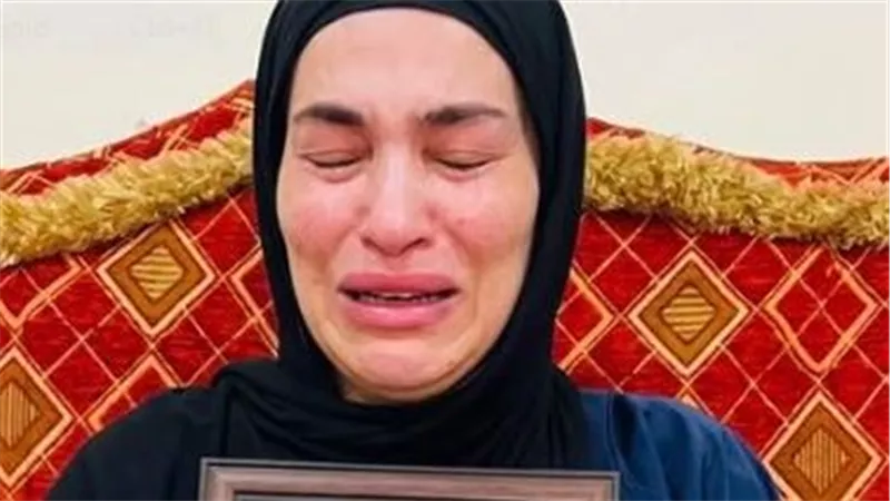 والدة كريم    