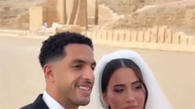 مصطفى شوبير وزوجته     
