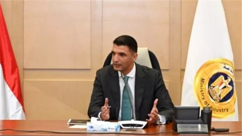 وزير الصناعة    
