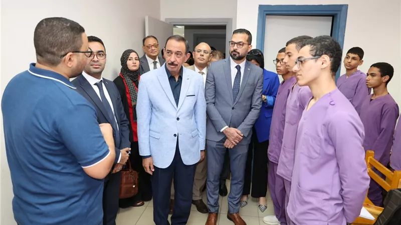 الافتتاح     